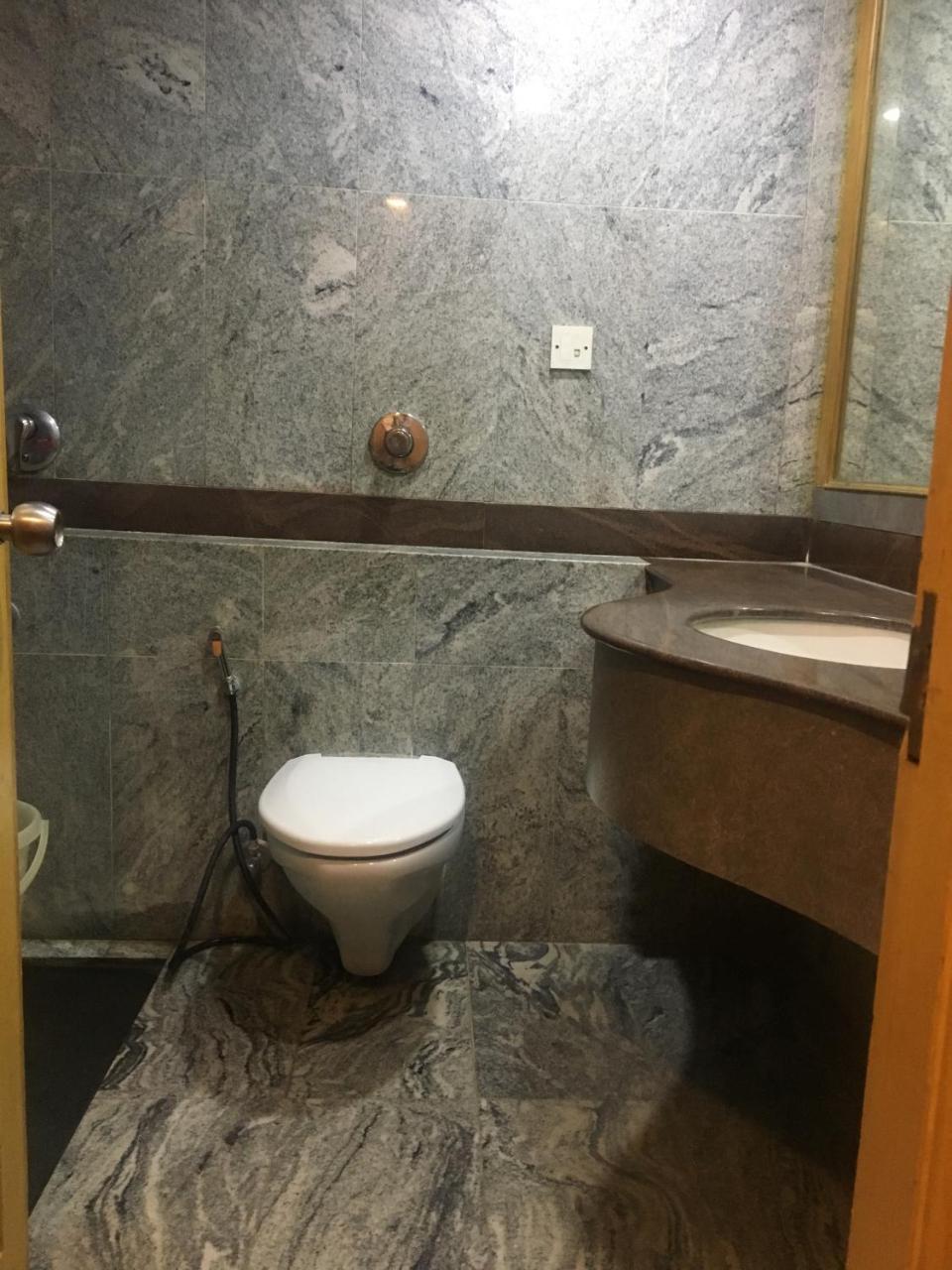 Asr Guesthouse Тирупати Екстериор снимка